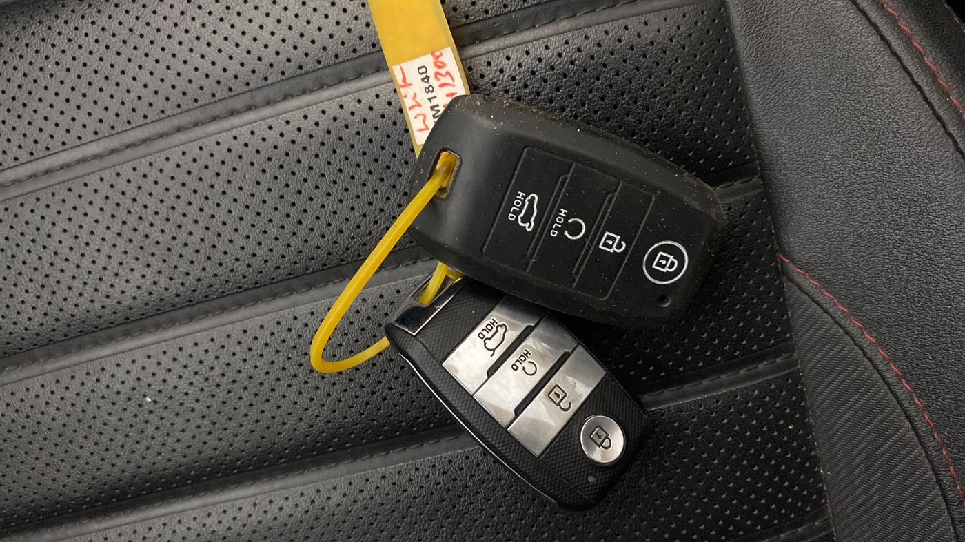 2021 KIA SELTOS GTX PLUS DCT 1.4 PETROL, Petrol, Automatic, 1,38,369 km, Key Close Up