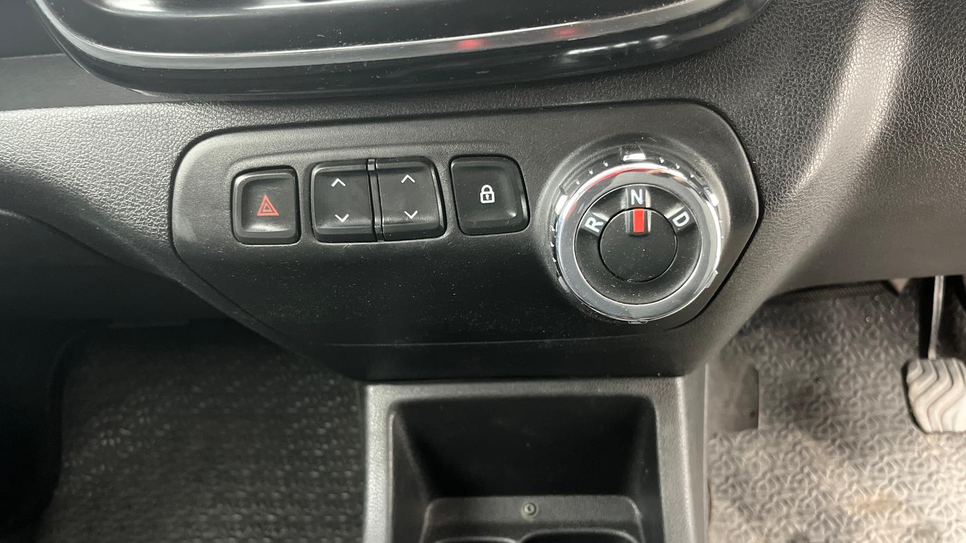 2018 Renault Kwid RXT 1.0 AMT, Petrol, Automatic, 63,651 km, Gear Lever