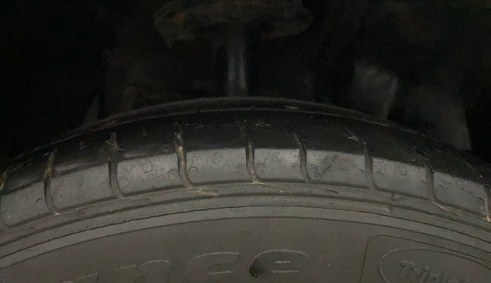 2021 Tata NEXON XMA SUNROOF PETROL, Petrol, Automatic, 33,081 km, Right Front Tyre Tread