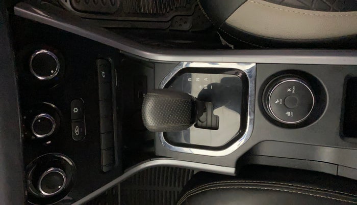 2021 Tata NEXON XMA SUNROOF PETROL, Petrol, Automatic, 33,081 km, Gear Lever