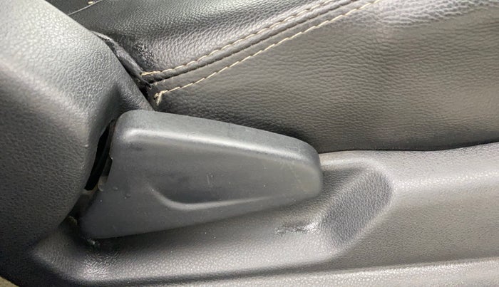 2016 Renault Kwid RXT 0.8, Petrol, Manual, 76,524 km, Driver Side Adjustment Panel