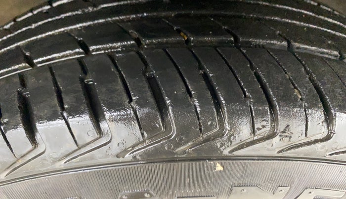 2016 Renault Kwid RXT 0.8, Petrol, Manual, 76,524 km, Right Front Tyre Tread