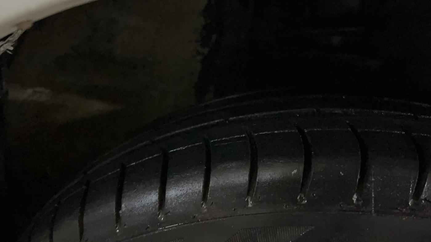 2014 Maruti Alto 800 LXI, Petrol, Manual, 57,463 km, Right Front Tyre Tread
