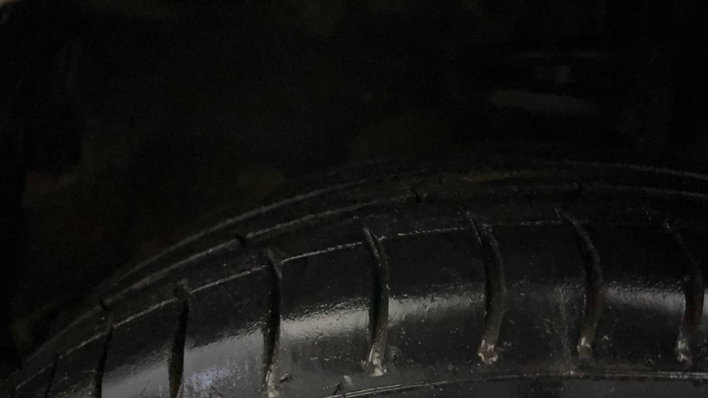 2014 Maruti Alto 800 LXI, Petrol, Manual, 57,463 km, Left Front Tyre Tread