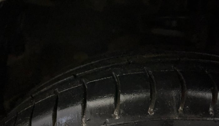 2014 Maruti Alto 800 LXI, Petrol, Manual, 57,360 km, Left Front Tyre Tread