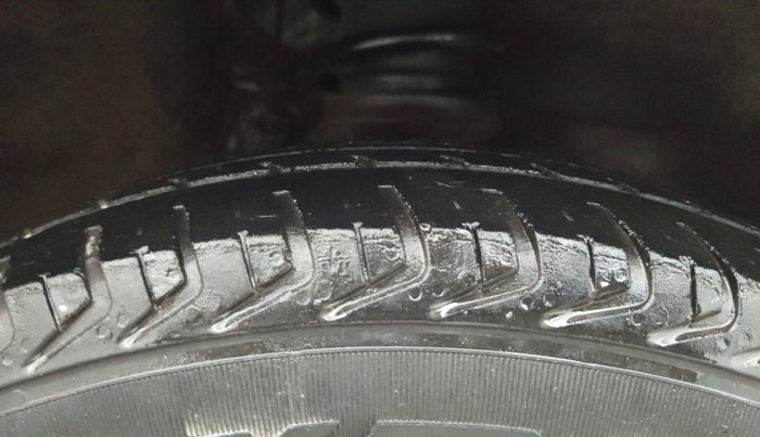 2014 Maruti Alto 800 LXI, Petrol, Manual, 1,19,864 km, Right Front Tyre Tread