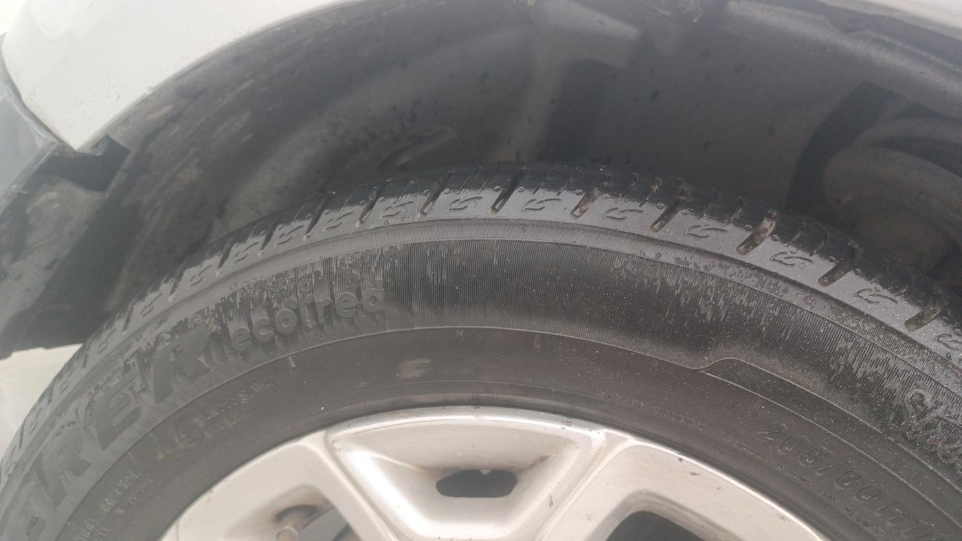 2014 Ford Ecosport TITANIUM 1.5L DIESEL, Diesel, Manual, 90,203 km, Left Front Tyre Tread