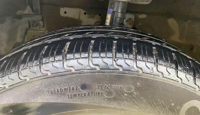 2015 Maruti Swift VXI, Petrol, Manual, 68,112 km, Left Front Tyre Tread