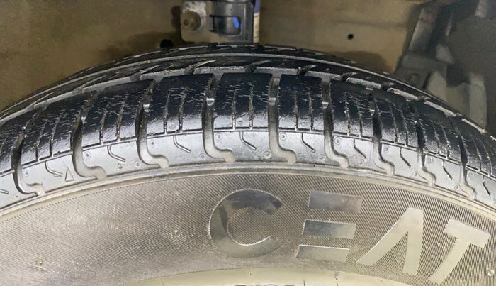 2015 Maruti Swift VXI, Petrol, Manual, 68,112 km, Right Front Tyre Tread