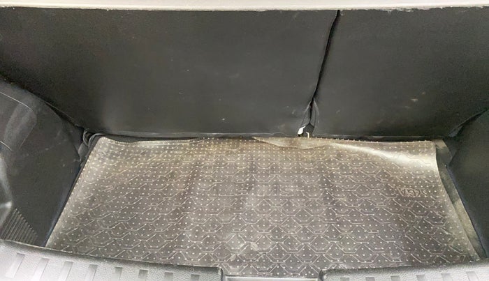 2015 Maruti Swift VXI, Petrol, Manual, 68,112 km, Boot Inside