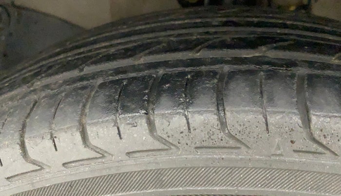 2013 Honda Brio VX MT, Petrol, Manual, 50 km, Left Front Tyre Tread
