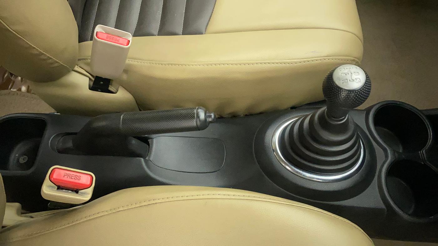 2013 Honda Brio VX MT, Petrol, Manual, 50 km, Gear Lever