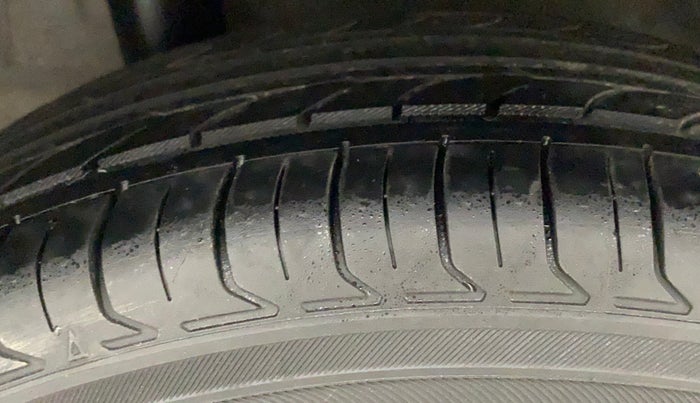 2013 Honda Brio VX MT, Petrol, Manual, 50 km, Right Rear Tyre Tread