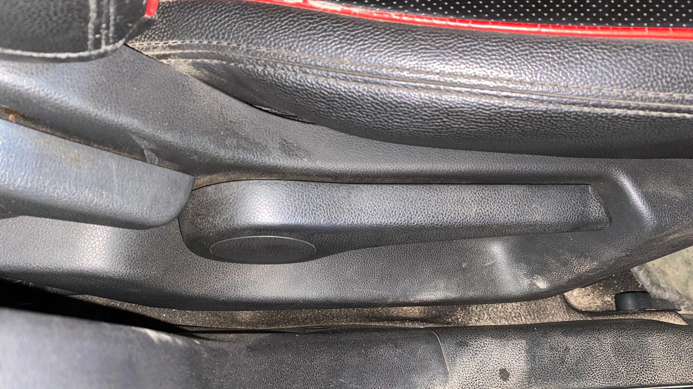 2019 Nissan Kicks XL 1.5, Petrol, Manual, 79,388 km, Driver Side Adjustment Panel