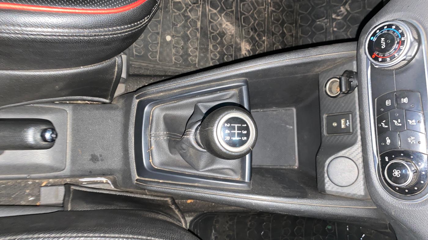 2019 Nissan Kicks XL 1.5, Petrol, Manual, 79,388 km, Gear Lever