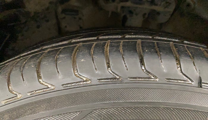 2023 KIA CARENS PRESTIGE PLUS 1.4 PETROL 7 STR, Petrol, Manual, 26,327 km, Left Front Tyre Tread