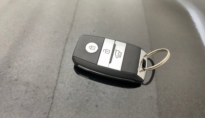 2023 KIA CARENS PRESTIGE PLUS 1.4 PETROL 7 STR, Petrol, Manual, 26,327 km, Key Close Up