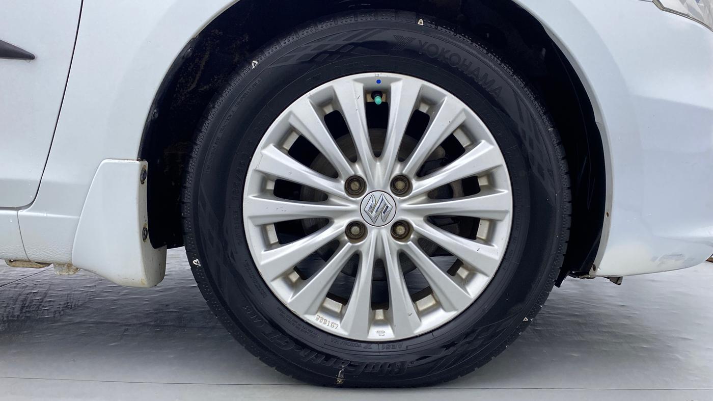 2015 Maruti Ciaz ZDI, Diesel, Manual, 45,115 km, Right Front Wheel