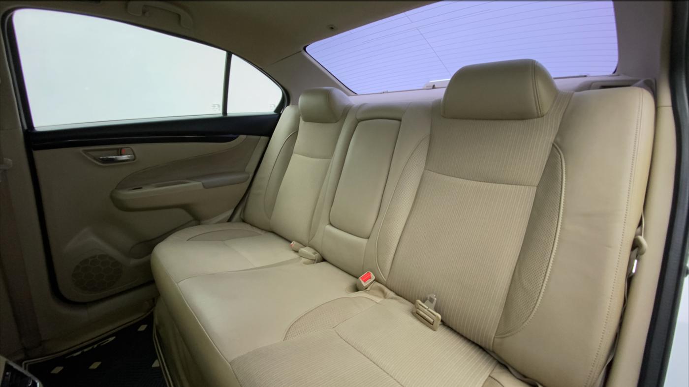 2015 Maruti Ciaz ZDI, Diesel, Manual, 45,115 km, Right Side Rear Door Cabin
