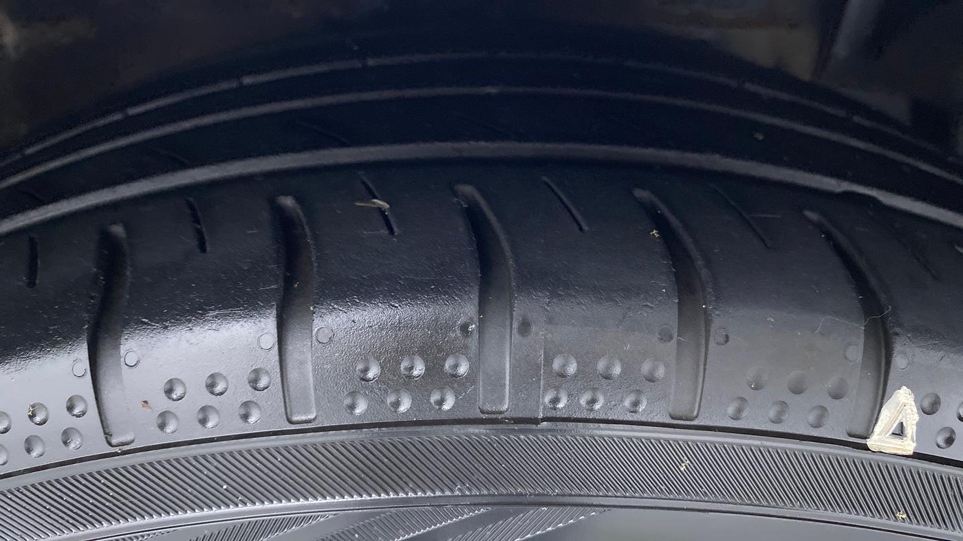 2015 Maruti Ciaz ZDI, Diesel, Manual, 45,115 km, Right Front Tyre Tread