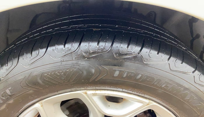 2016 Ford Ecosport TITANIUM 1.5L PETROL AT, Petrol, Automatic, 1,00,877 km, Right Front Tyre Tread