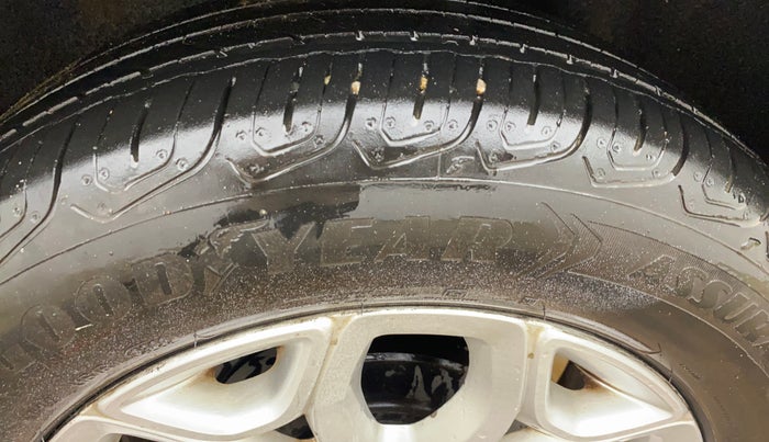 2016 Ford Ecosport TITANIUM 1.5L PETROL AT, Petrol, Automatic, 1,00,877 km, Left Rear Tyre Tread