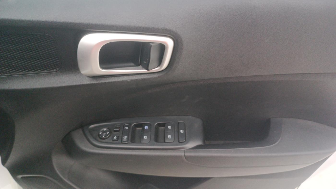 2022 Hyundai VENUE S+ 1.2, Petrol, Manual, 34,153 km, Driver Side Door Panels Control