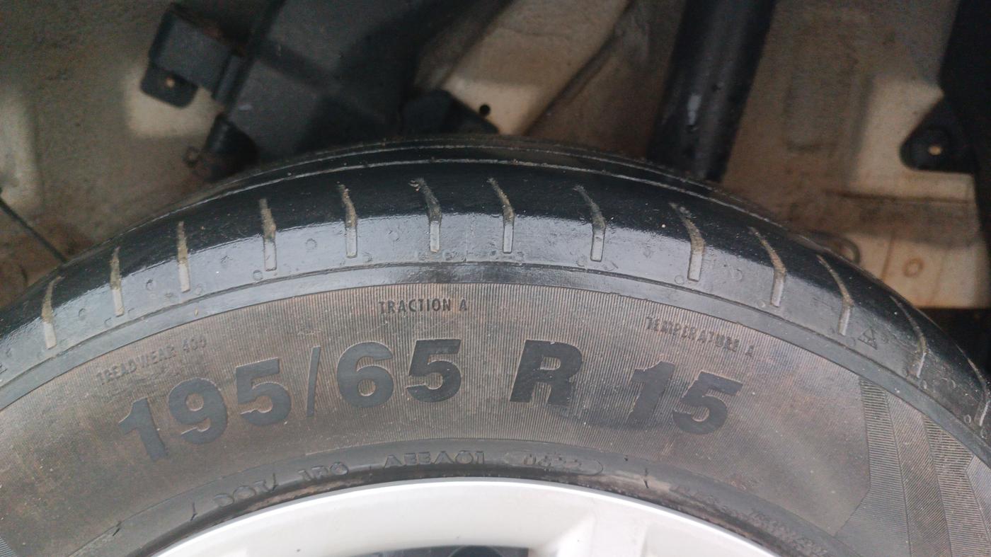 2022 Hyundai VENUE S+ 1.2, Petrol, Manual, 34,153 km, Left Rear Tyre Tread