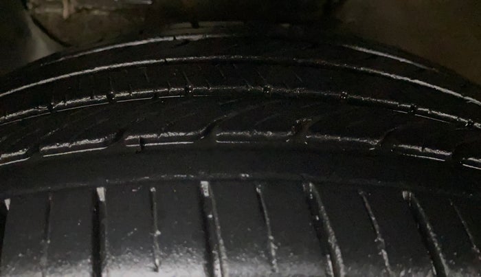 2016 Hyundai Creta E PLUS 1.6 PETROL, Petrol, Manual, 39,971 km, Left Front Tyre Tread