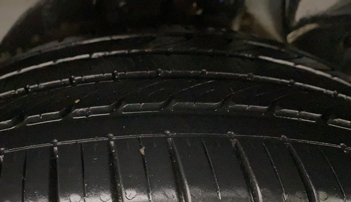 2016 Hyundai Creta E PLUS 1.6 PETROL, Petrol, Manual, 39,971 km, Left Rear Tyre Tread