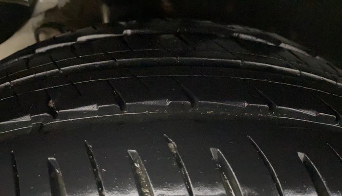 2016 Hyundai Creta E PLUS 1.6 PETROL, Petrol, Manual, 39,971 km, Right Rear Tyre Tread