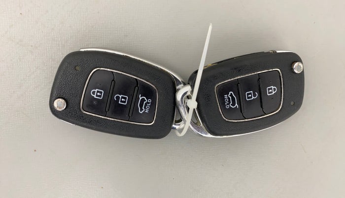 2016 Hyundai Creta E PLUS 1.6 PETROL, Petrol, Manual, 39,971 km, Key Close Up