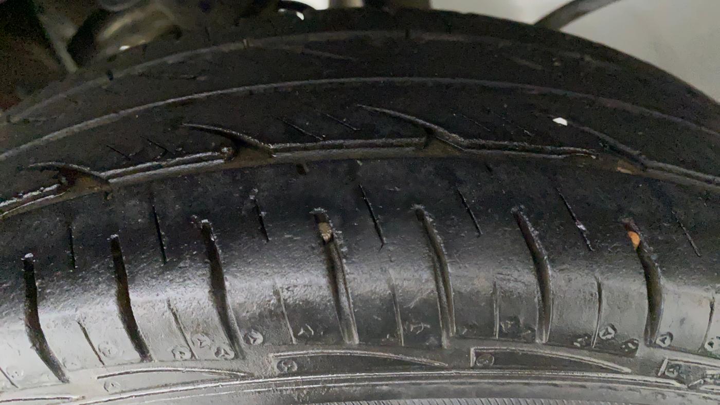 2018 Maruti Alto 800 LXI, Petrol, Manual, 12,341 km, Left Front Tyre Tread