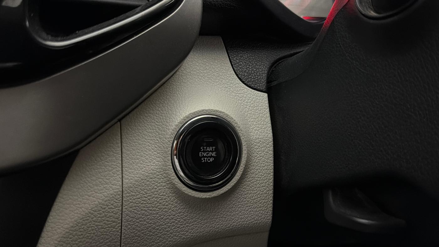 2023 Mahindra XUV300 W8 (O) 1.2 PETROL, Petrol, Manual, 48,101 km, Keyless Start/ Stop Button
