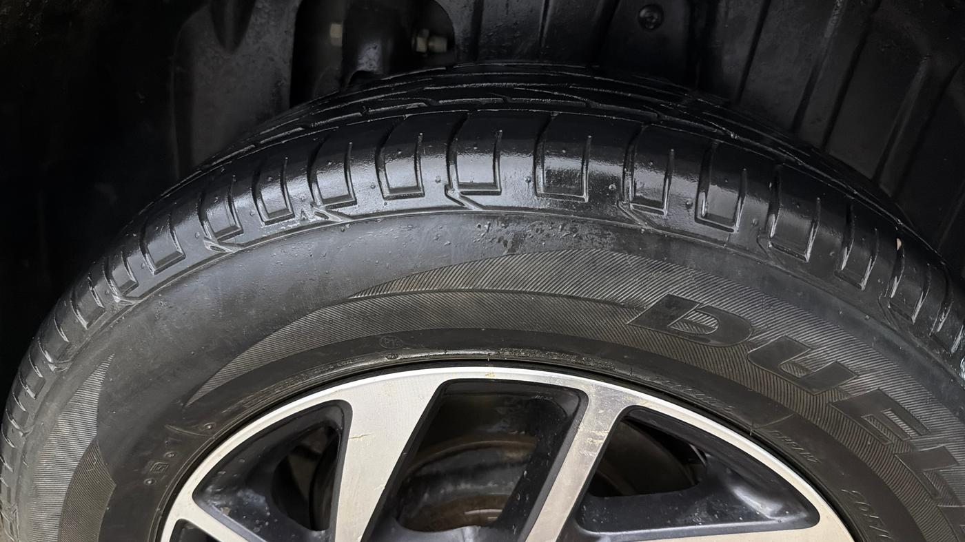 2023 Mahindra XUV300 W8 (O) 1.2 PETROL, Petrol, Manual, 48,101 km, Left Rear Tyre Tread