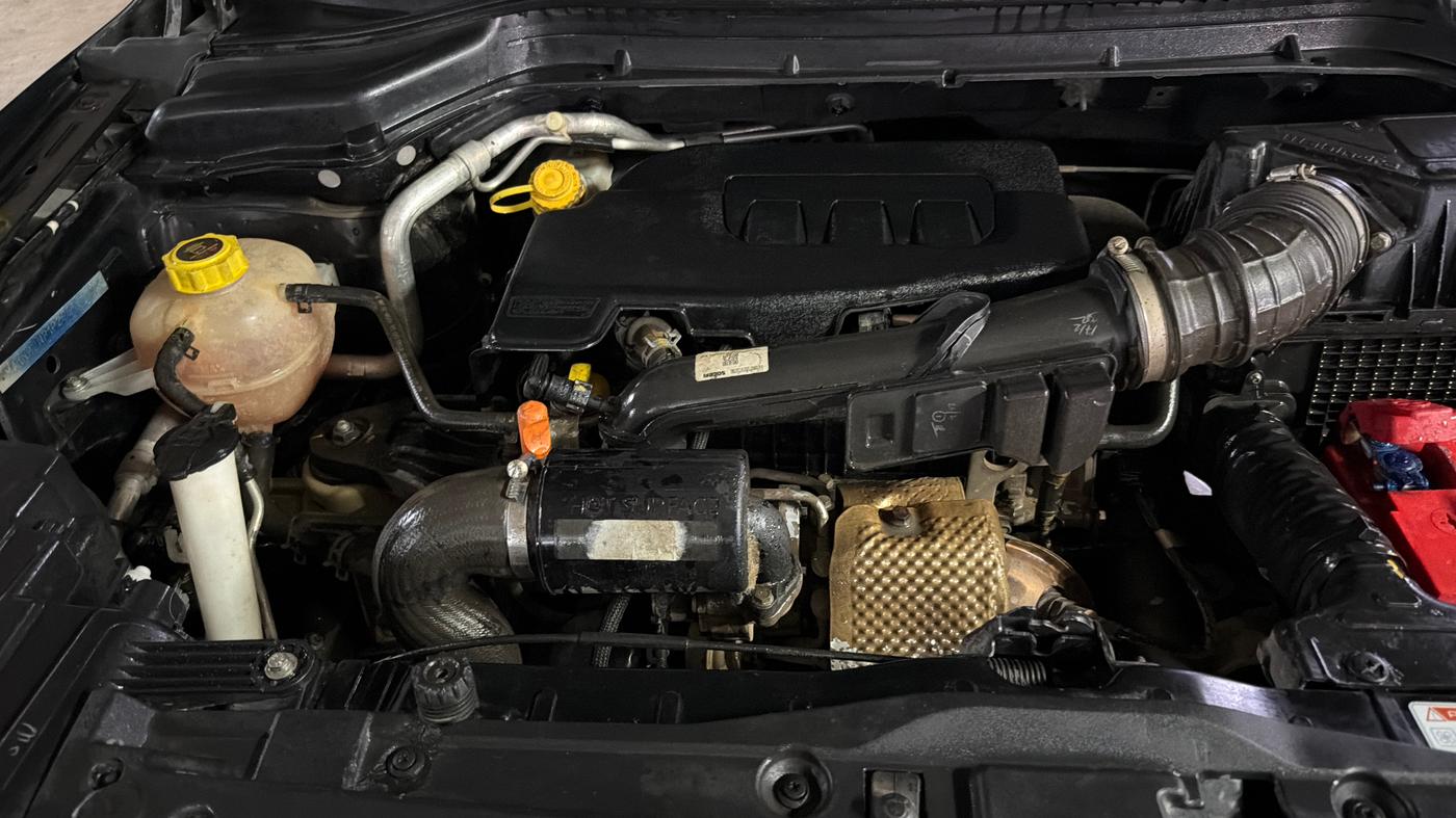 2023 Mahindra XUV300 W8 (O) 1.2 PETROL, Petrol, Manual, 48,101 km, Engine View - Right