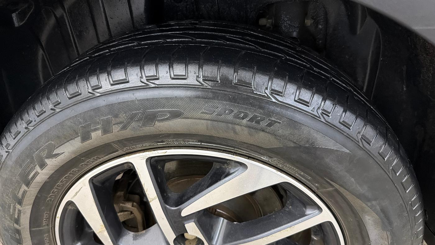 2023 Mahindra XUV300 W8 (O) 1.2 PETROL, Petrol, Manual, 48,101 km, Right Rear Tyre Tread
