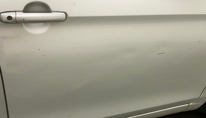 2016 Maruti Ciaz VXI+, Petrol, Manual, 53,544 km, Driver-side door - Minor scratches