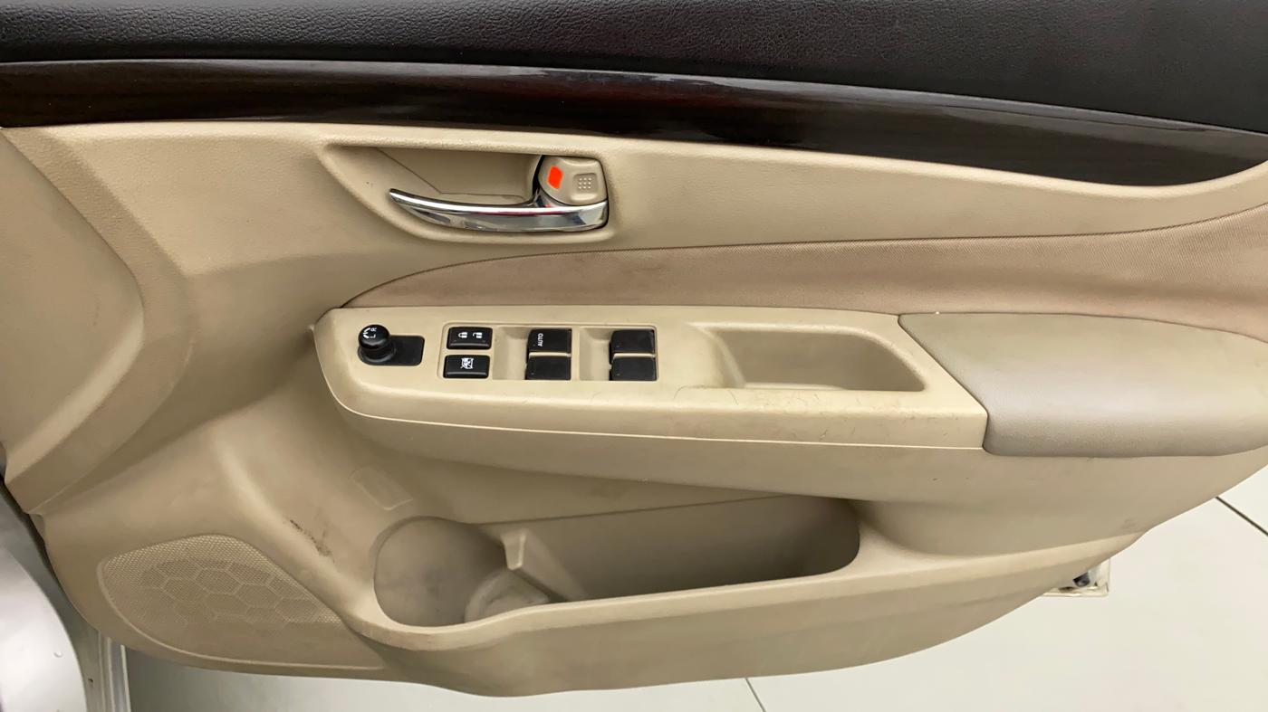 2016 Maruti Ciaz VXI+, Petrol, Manual, 53,544 km, Driver Side Door Panels Control