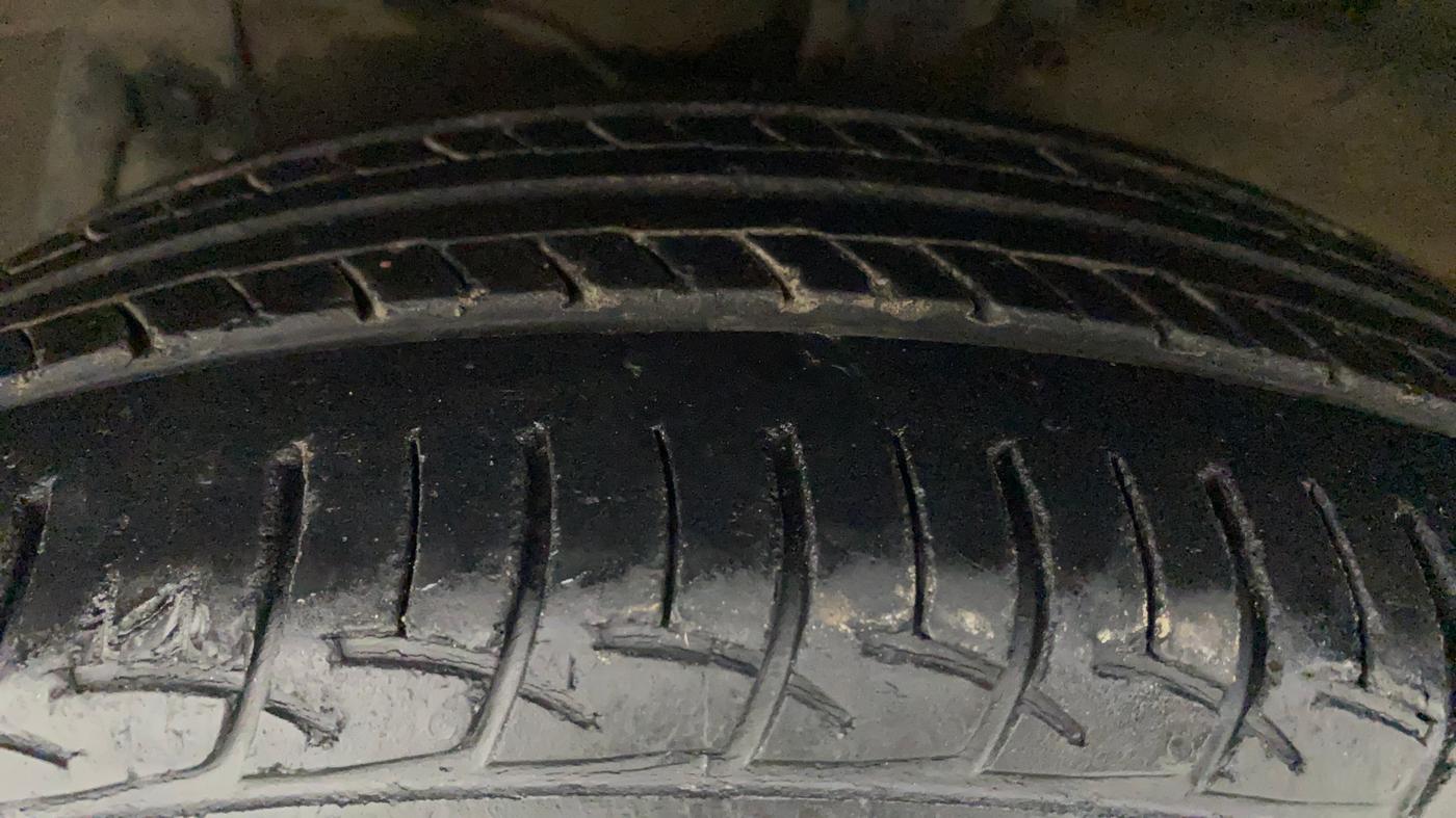 2016 Maruti Ciaz VXI+, Petrol, Manual, 53,544 km, Left Front Tyre Tread