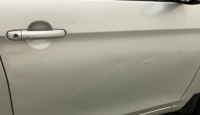 2016 Maruti Ciaz VXI+, Petrol, Manual, 53,544 km, Driver-side door - Slightly dented