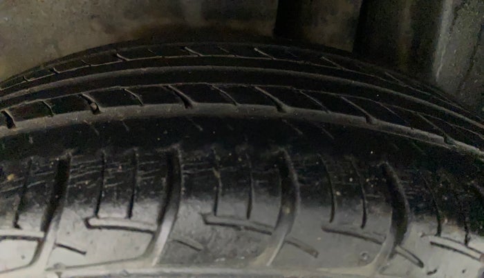 2016 Maruti Ciaz VXI+, Petrol, Manual, 53,544 km, Left Rear Tyre Tread