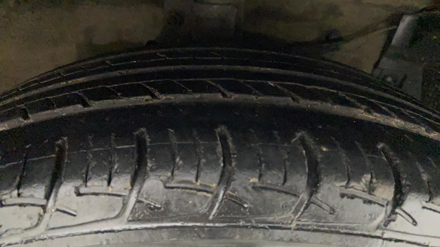 2016 Maruti Ciaz VXI+, Petrol, Manual, 53,544 km, Right Front Tyre Tread