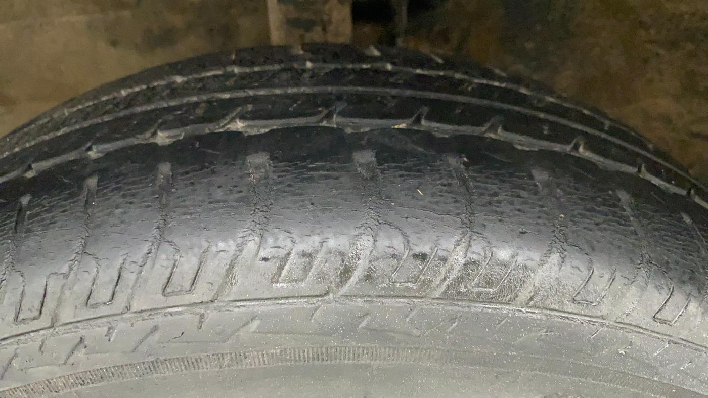 2010 Maruti Wagon R 1.0 VXI, Petrol, Manual, 67,126 km, Left Front Tyre Tread