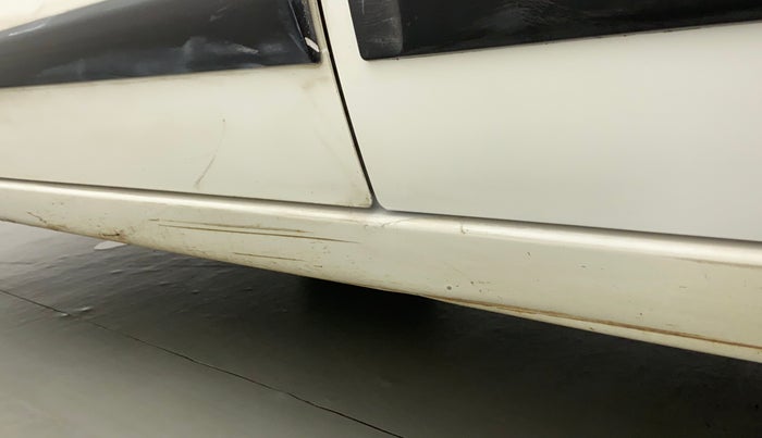 2010 Maruti Wagon R 1.0 VXI, Petrol, Manual, 67,126 km, Left running board - Minor scratches