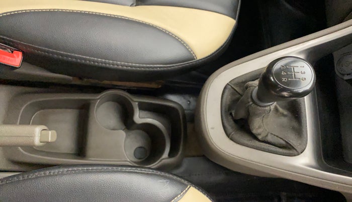 2013 Hyundai i10 MAGNA 1.1, CNG, Manual, 71,558 km, Gear Lever