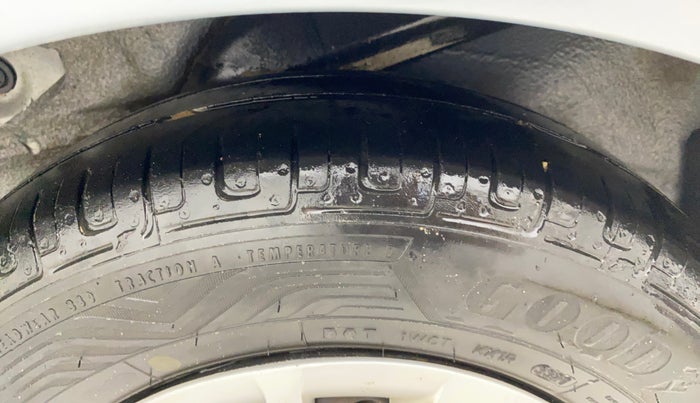 2013 Hyundai i10 MAGNA 1.1, CNG, Manual, 71,558 km, Left Rear Tyre Tread