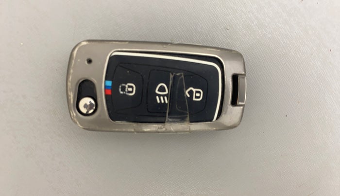 2017 Tata Tiago XM PETROL, Petrol, Manual, 1,46,478 km, Key Close Up