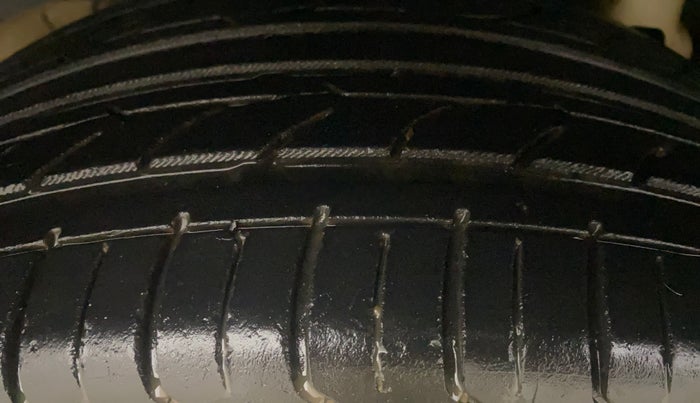 2019 Mahindra XUV300 W8 1.5 DIESEL, Diesel, Manual, 73,586 km, Right Rear Tyre Tread