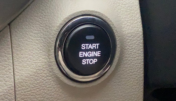 2019 Mahindra XUV300 W8 1.5 DIESEL, Diesel, Manual, 73,586 km, Keyless Start/ Stop Button